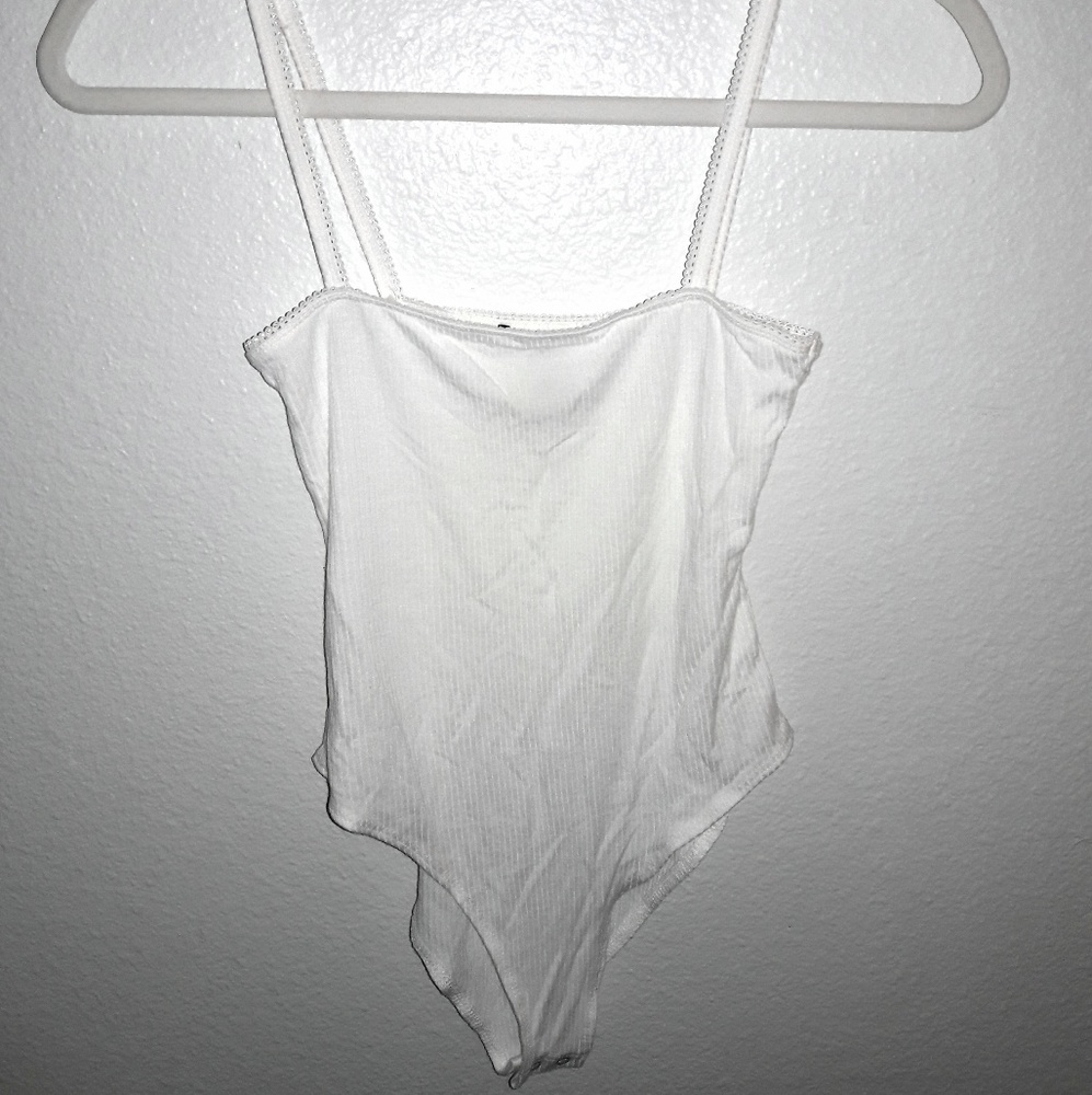 🌼White Ribbed Bodysuit🌼